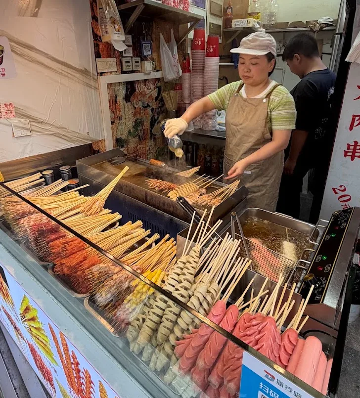 还是烧烤最靠谱。他可能会伤害你的钱包，但不会伤害你的味蕾。